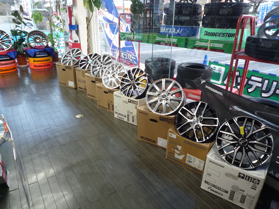 ホイール処分展示.JPG